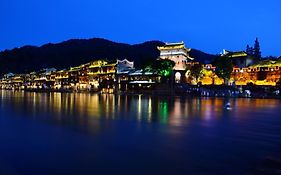 Fenghuang Slowly Time Inn