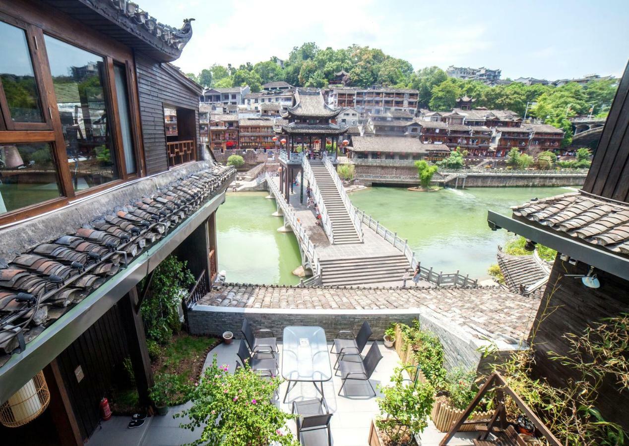 Fenghuang Slowly Time Inn Exterior photo